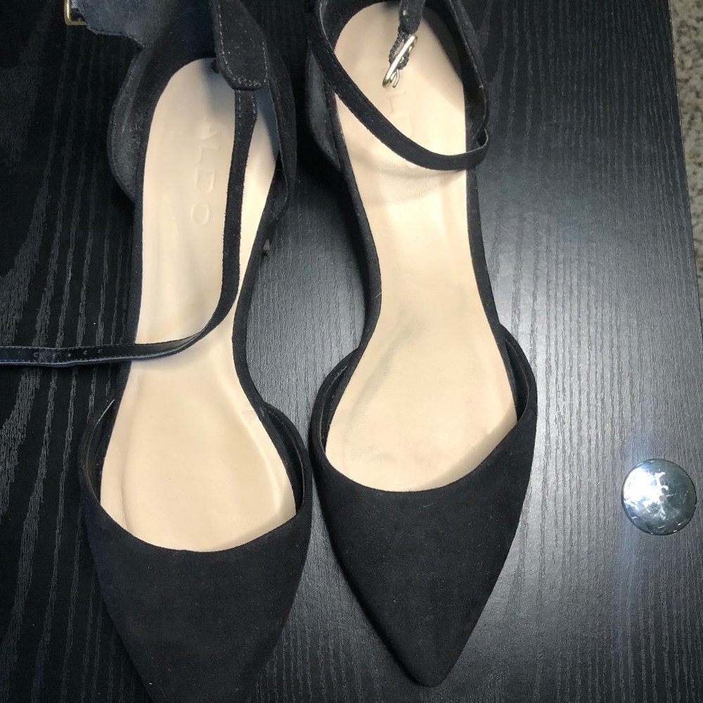 Aldo black, low heel, pointy toed shoe, size 9